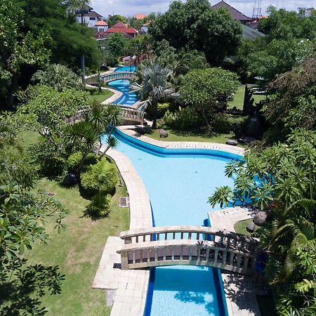 The Cakra Hotel Denpasar Esterno foto
