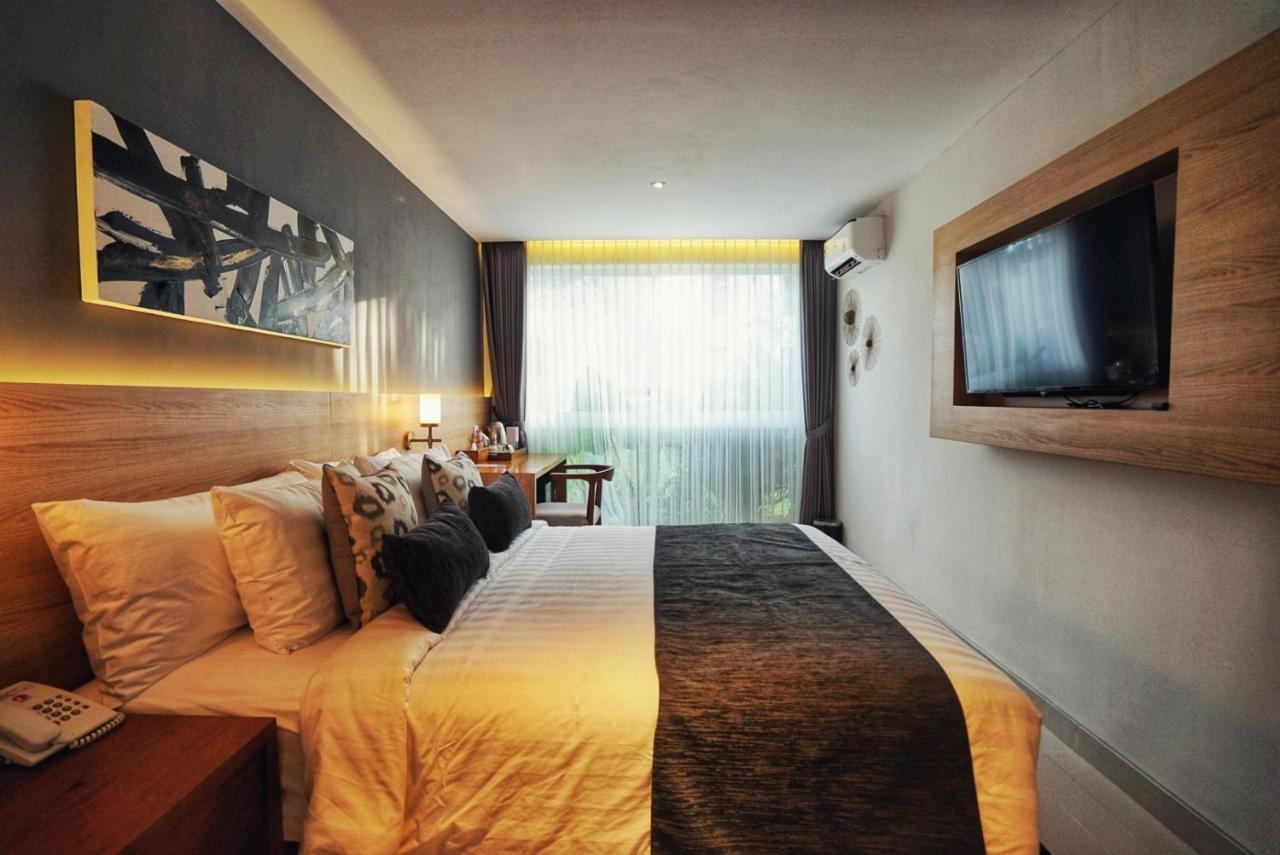 The Cakra Hotel Denpasar Esterno foto