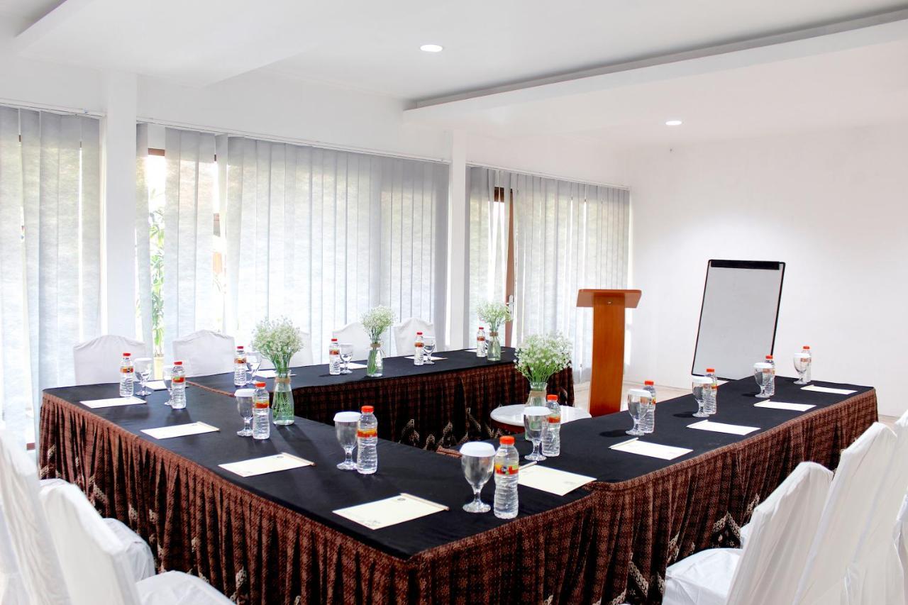 The Cakra Hotel Denpasar Esterno foto