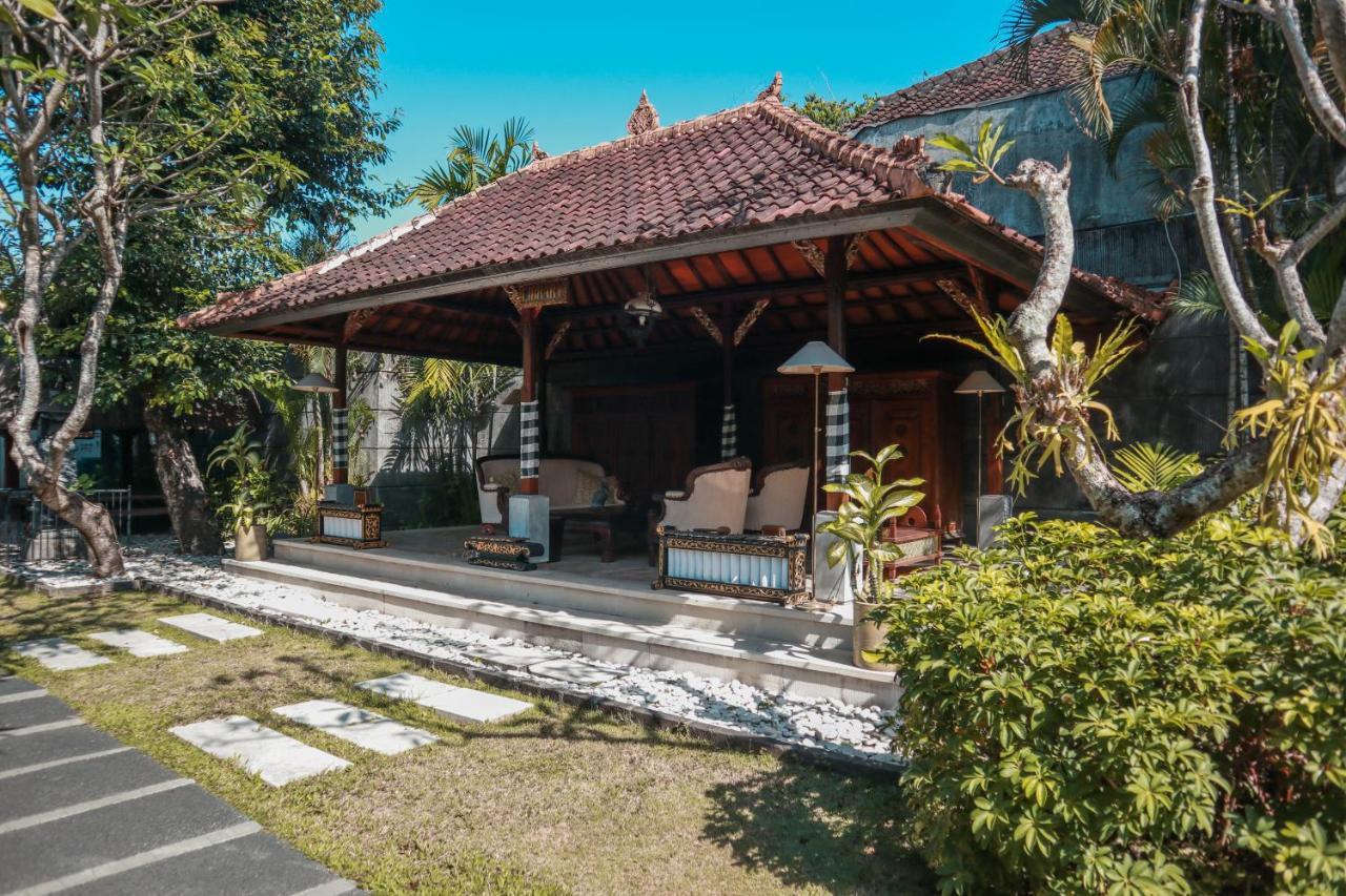 The Cakra Hotel Denpasar Esterno foto