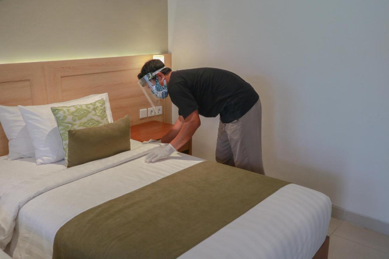 The Cakra Hotel Denpasar Esterno foto