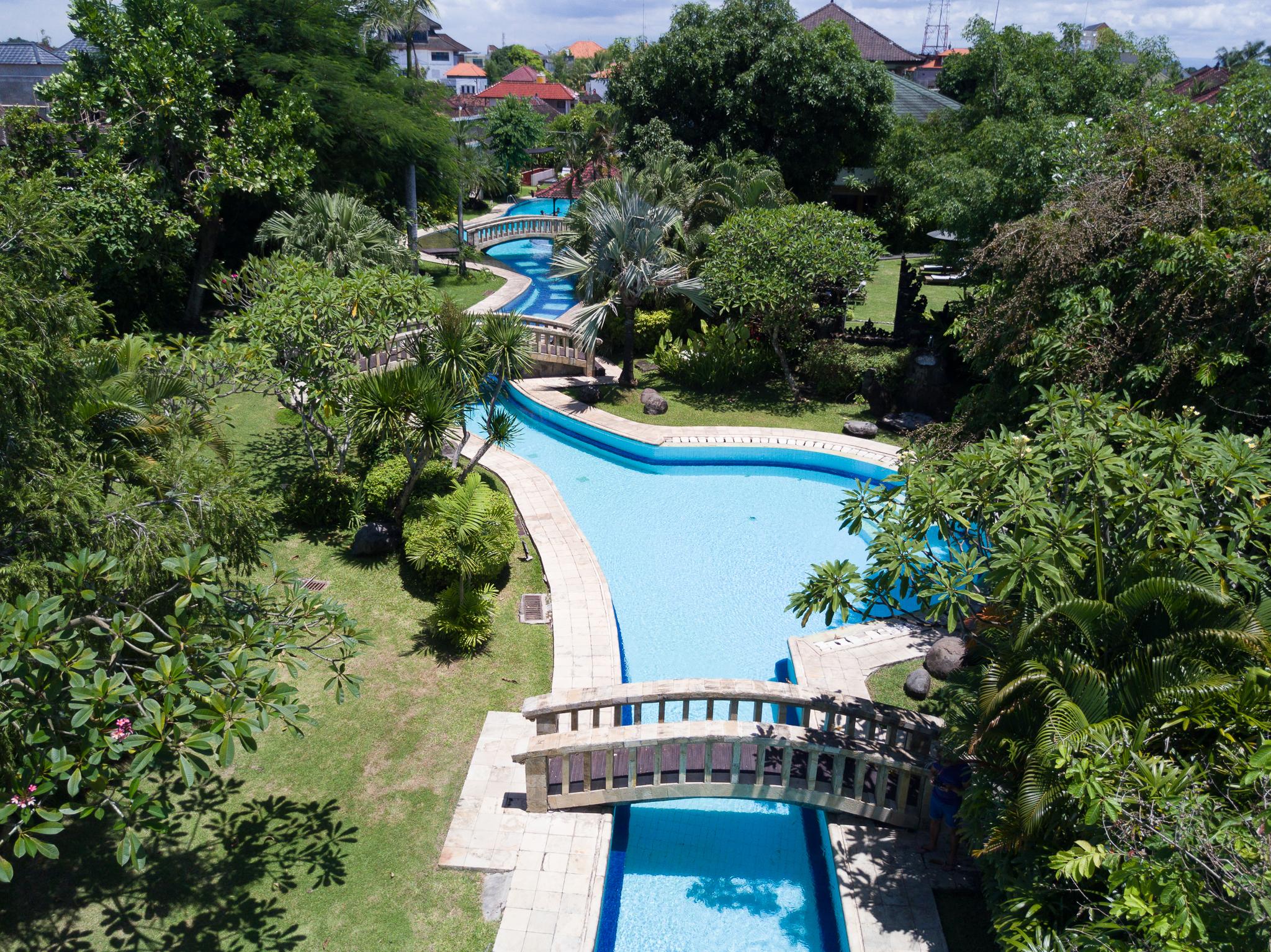 The Cakra Hotel Denpasar Esterno foto
