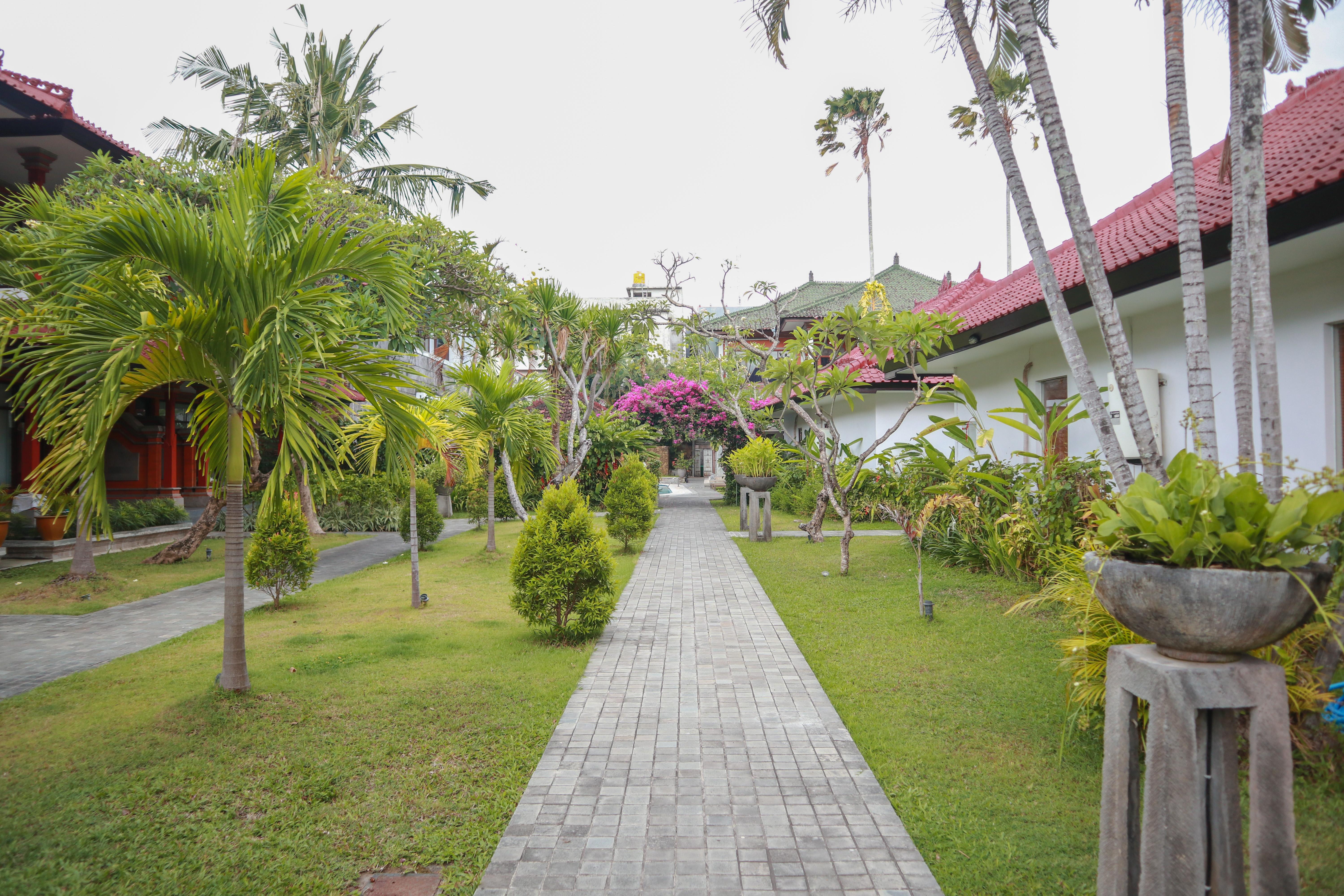 The Cakra Hotel Denpasar Esterno foto