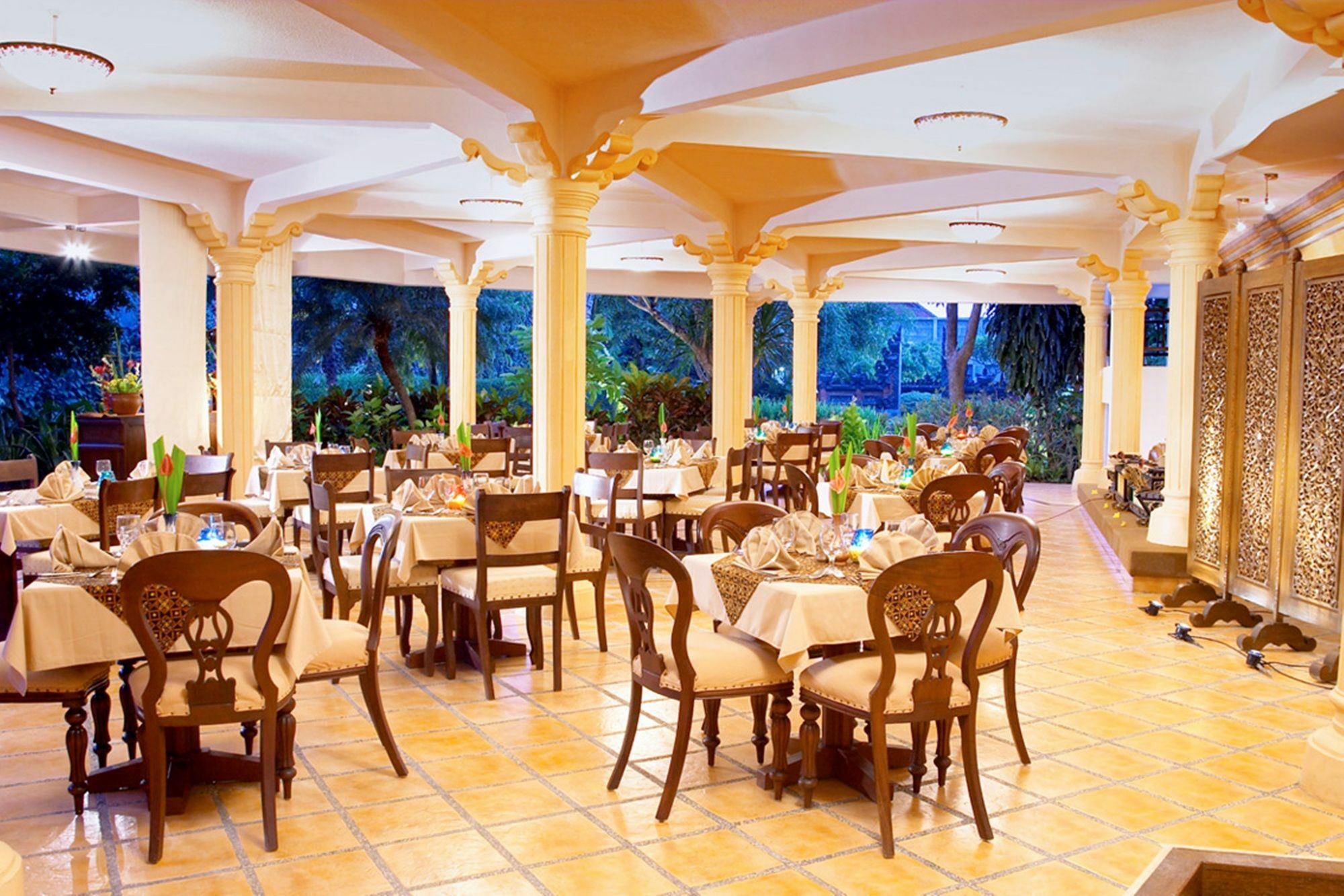The Cakra Hotel Denpasar Esterno foto
