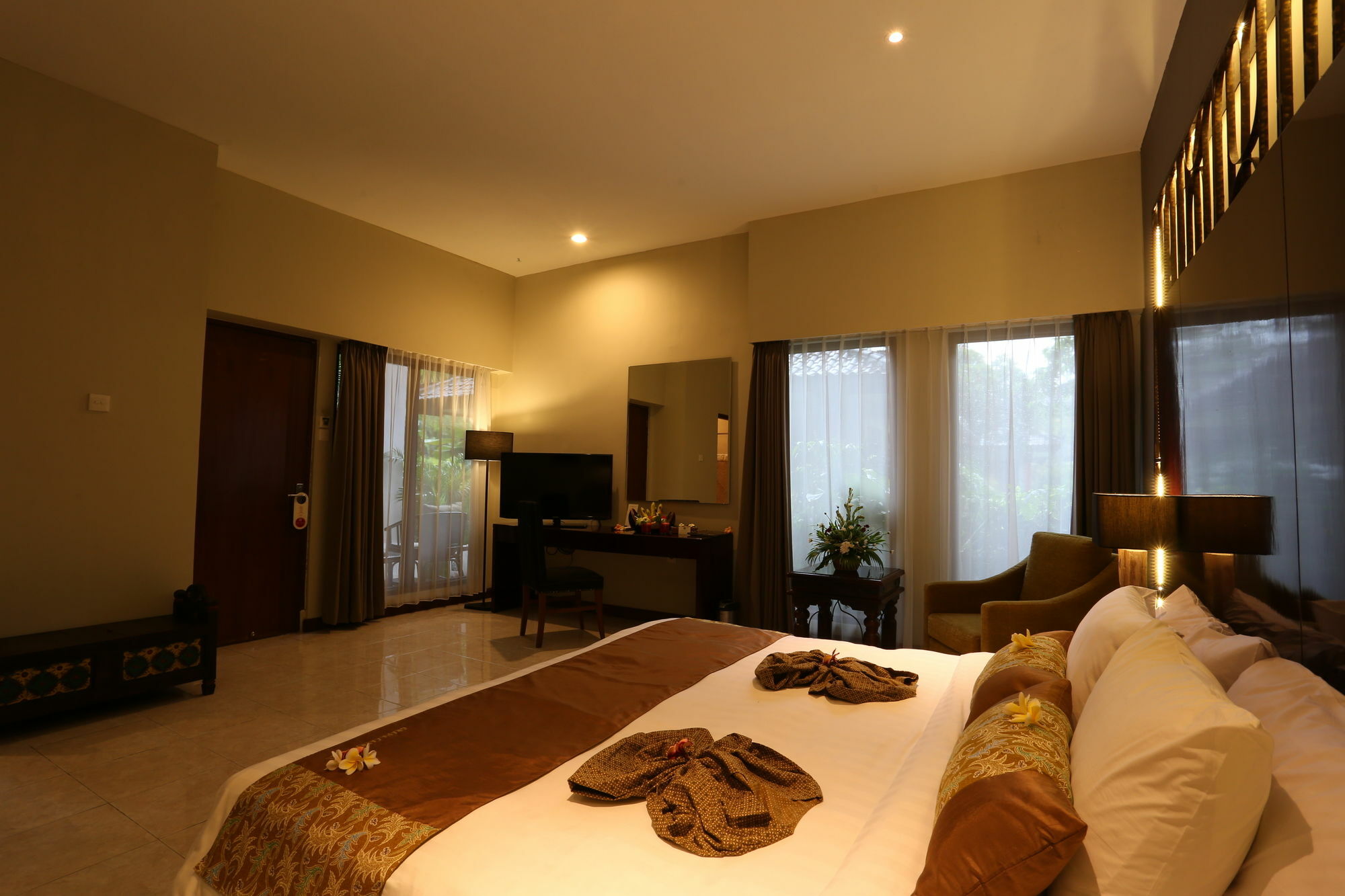The Cakra Hotel Denpasar Esterno foto