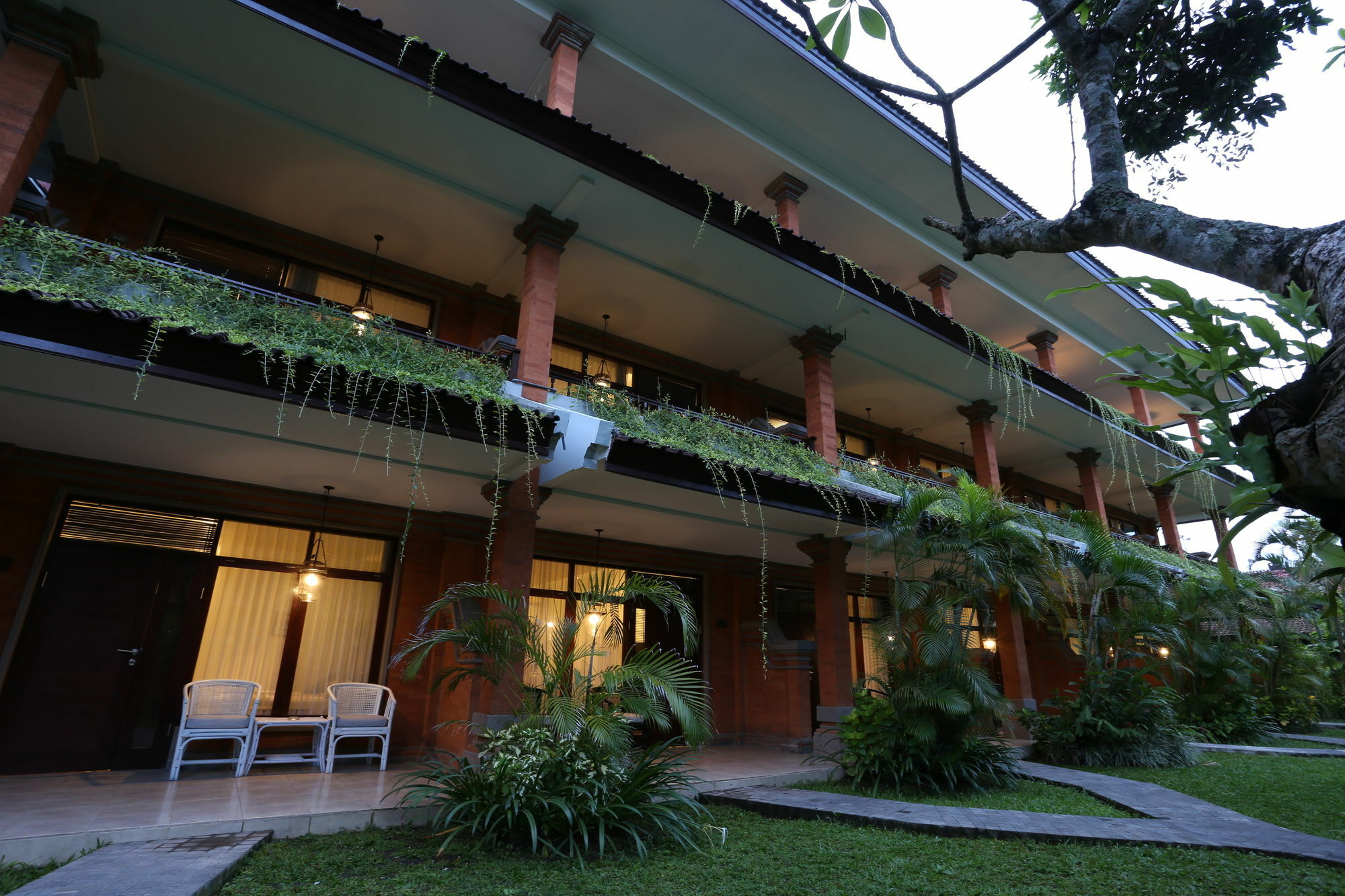The Cakra Hotel Denpasar Esterno foto