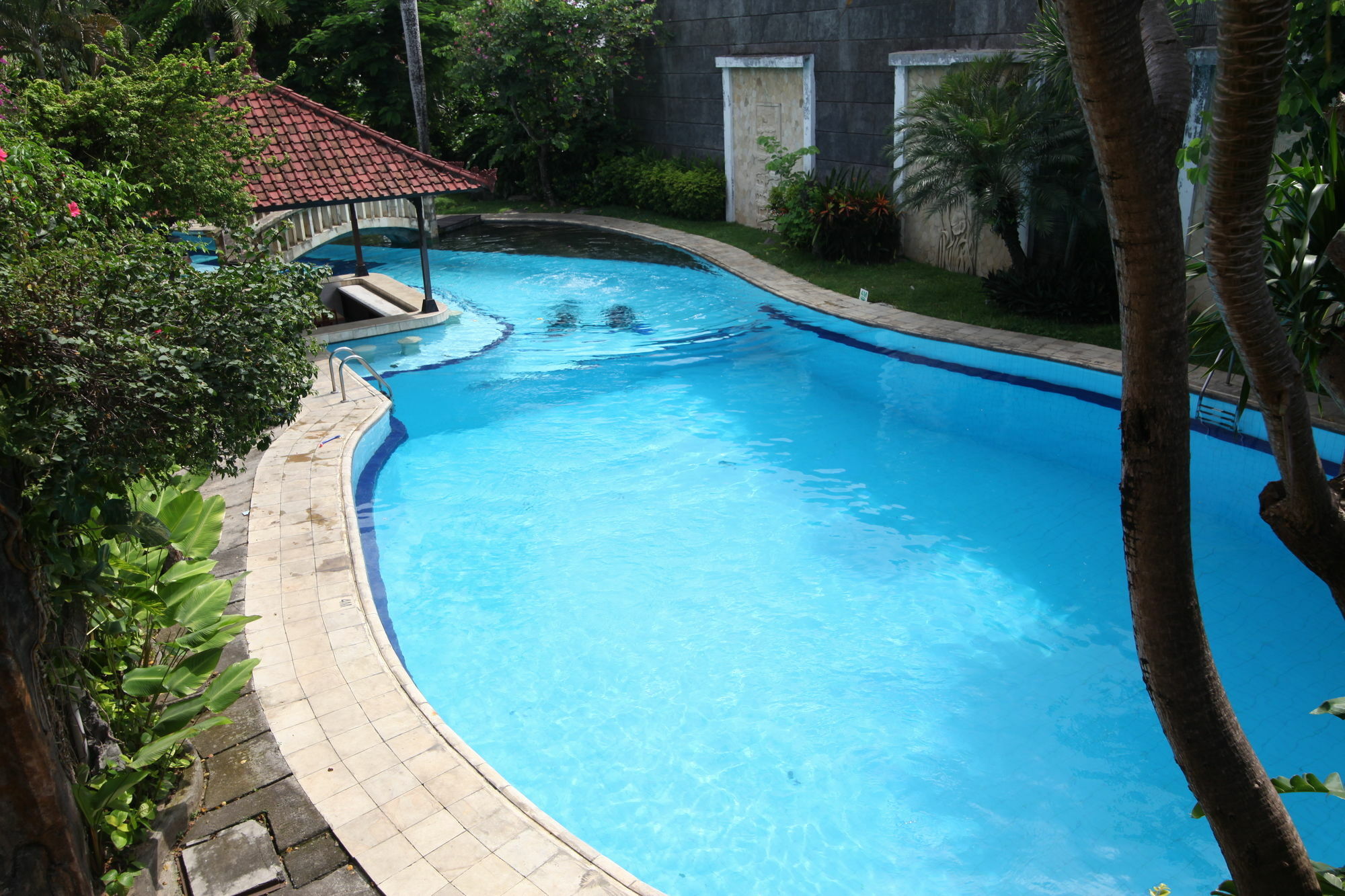 The Cakra Hotel Denpasar Esterno foto